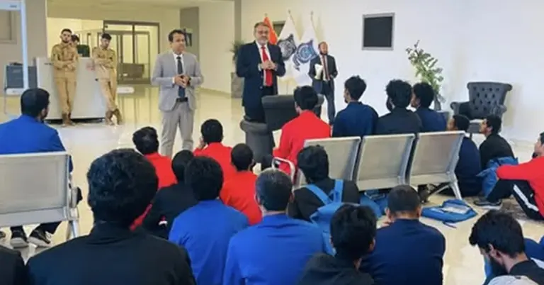 লিবিয়ার বন্দিদশা থেকে মুক্তি পেয়ে দেশে ফিরে এসেছেন ১৭৩ বাংলাদেশি